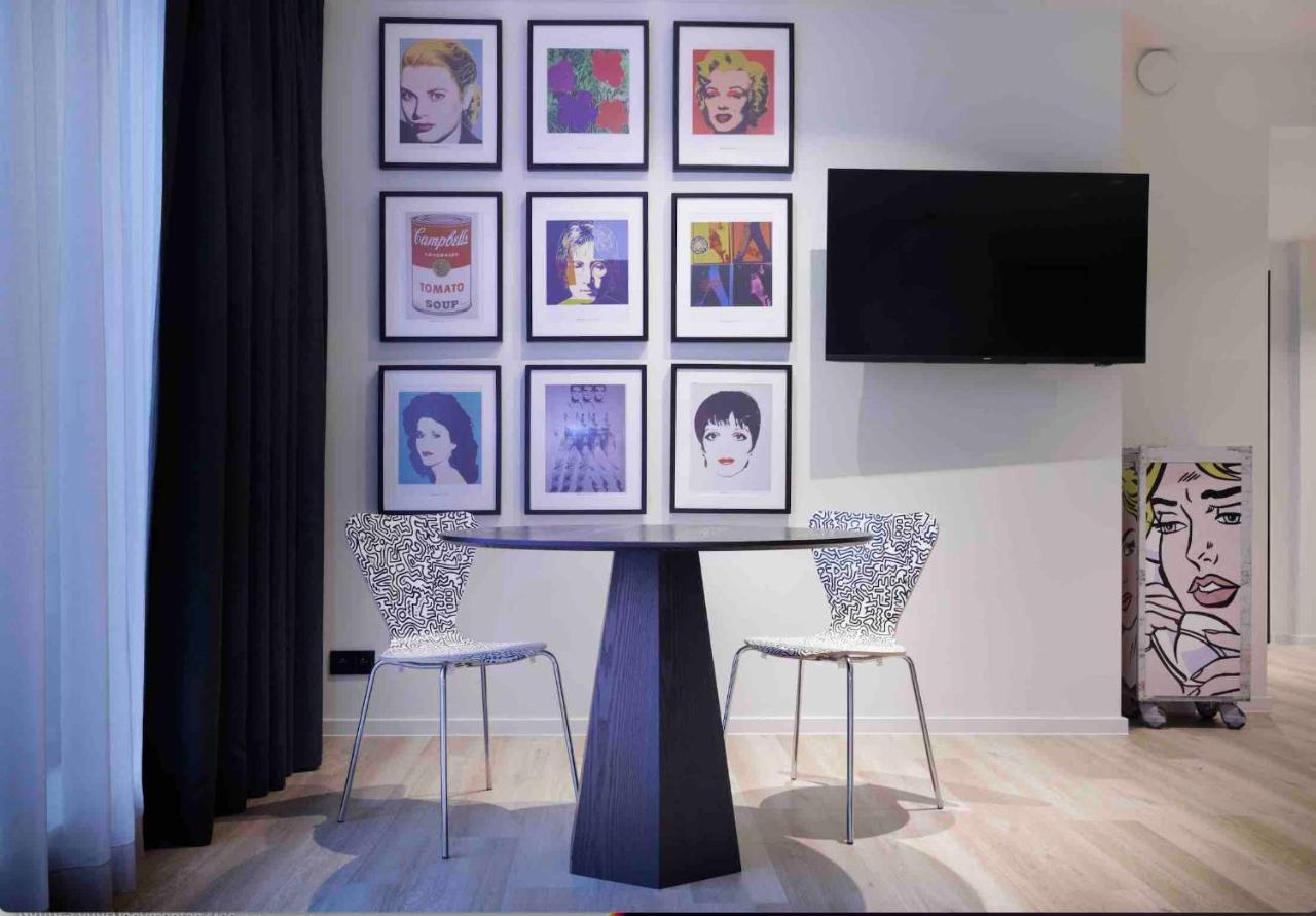 M-street Art - Self Check-in Hotel